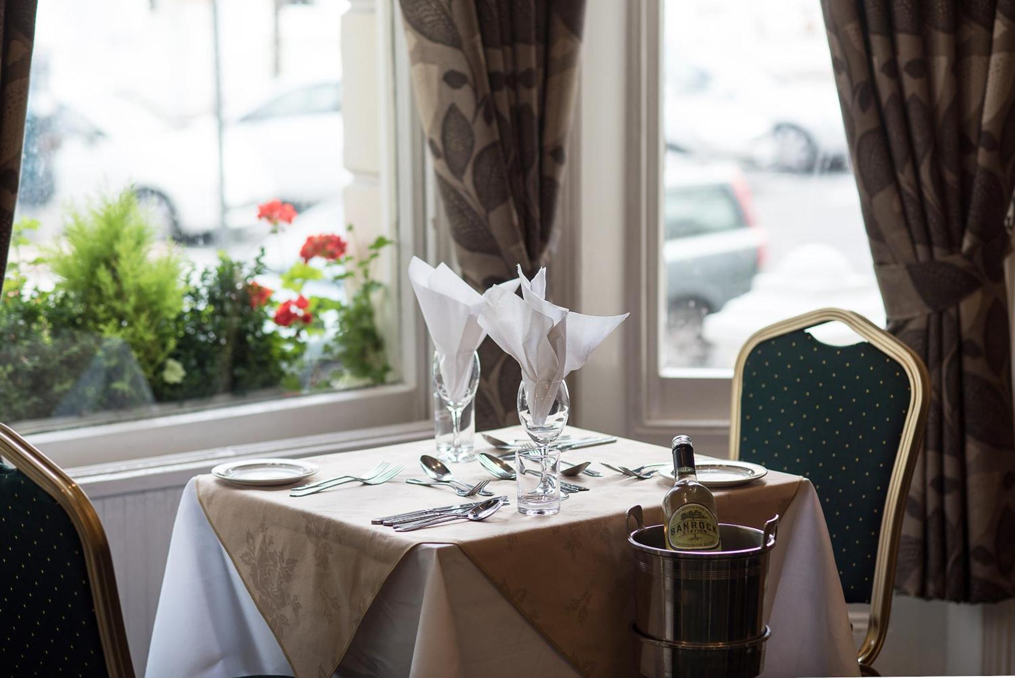 Haddon Hall Hotel Eastbourne Eksteriør billede
